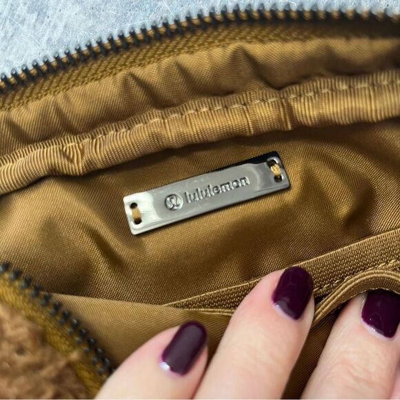 Lululemon Everywhere Belt Bag Burnt Caramel - Picture 8 of 9